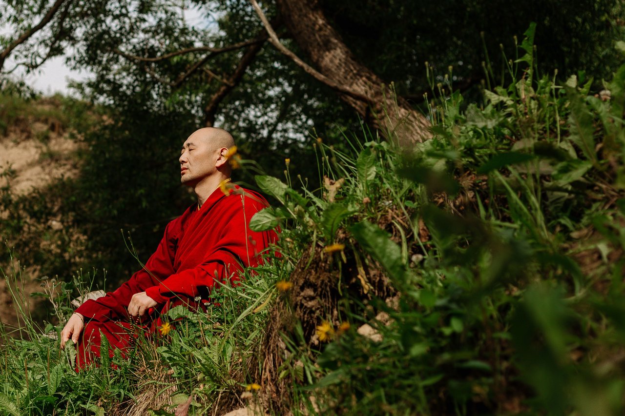 为何佛法是「出世间法」却要在生活中去实践？